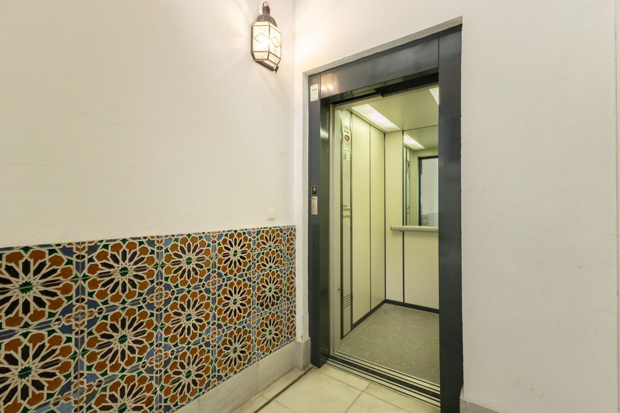 Charming 2 Bedroom Boutique Triplex Apartment With Private Terrace At Seville City Center By Ocityzen Bagian luar foto