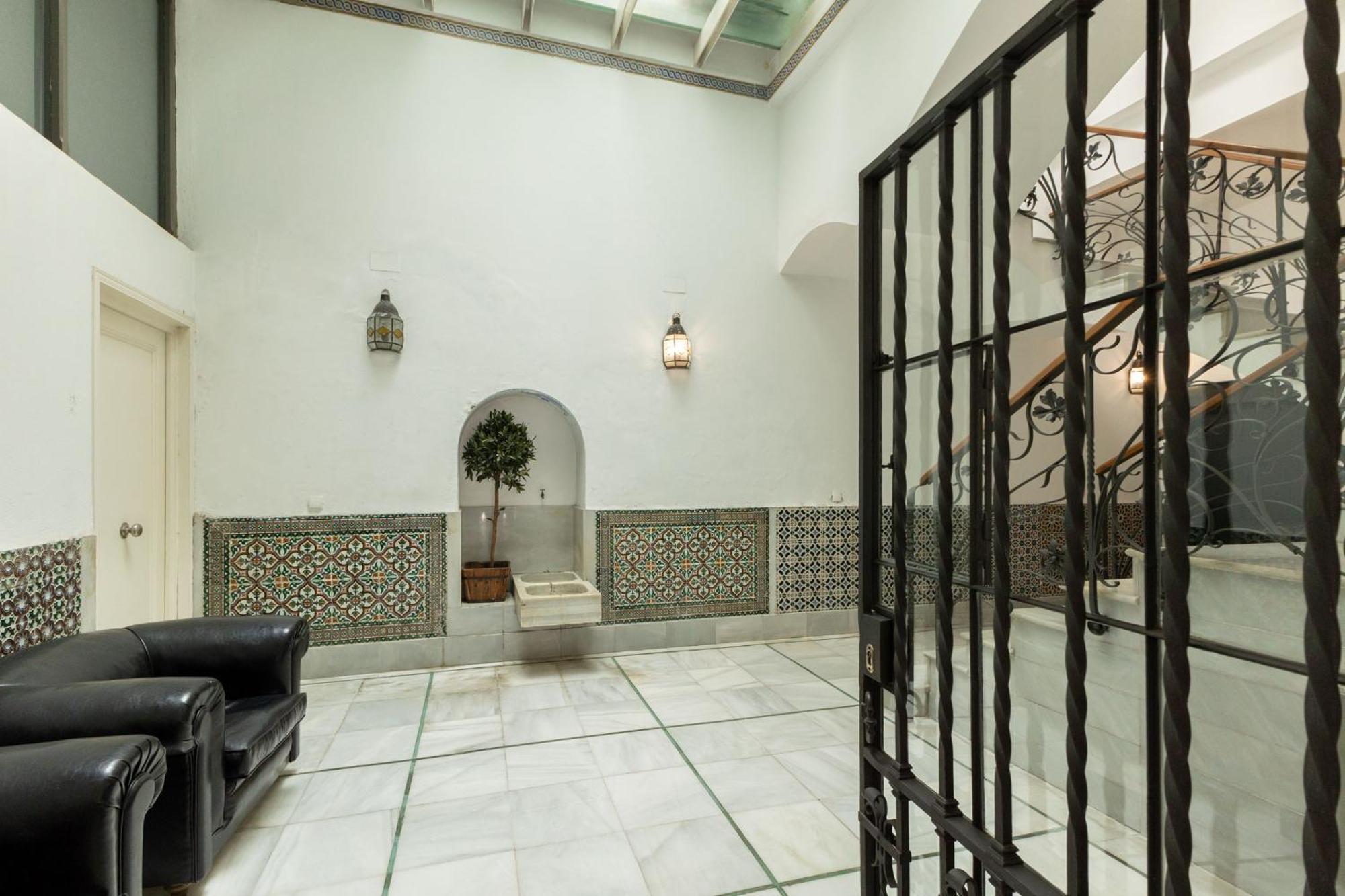 Charming 2 Bedroom Boutique Triplex Apartment With Private Terrace At Seville City Center By Ocityzen Bagian luar foto