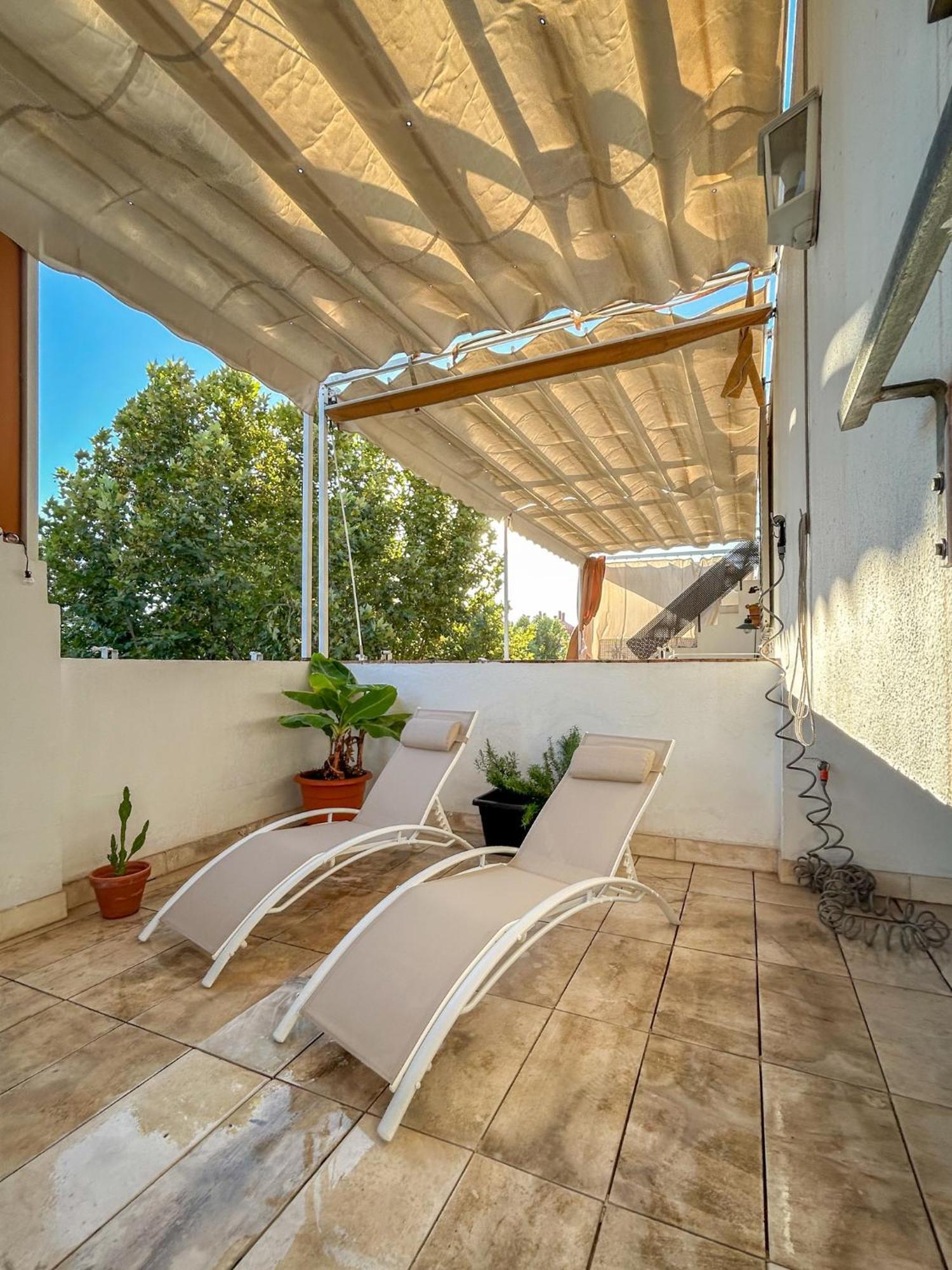 Charming 2 Bedroom Boutique Triplex Apartment With Private Terrace At Seville City Center By Ocityzen Bagian luar foto